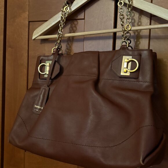 Ferragamo Gancini Brown Leather Shoulder Bag W Gold Hardwear Sz Med $3400 - Picture 2 of 16